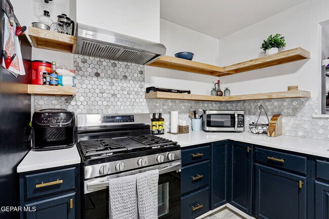 Building Photo - 9128 Diana Dr