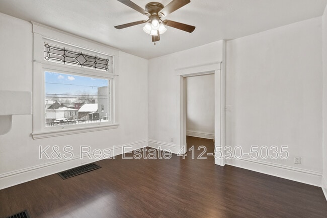 Building Photo - 439 Kingsboro St