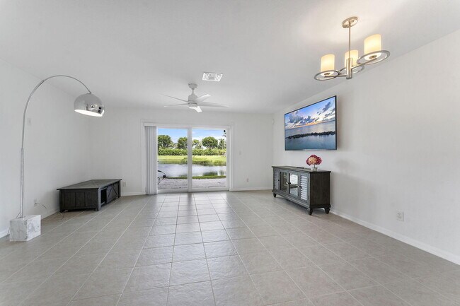 Building Photo - 16129 Sierra Palms Dr