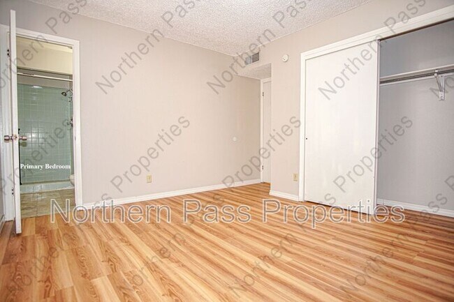Building Photo - 8548 Arboleda Dr