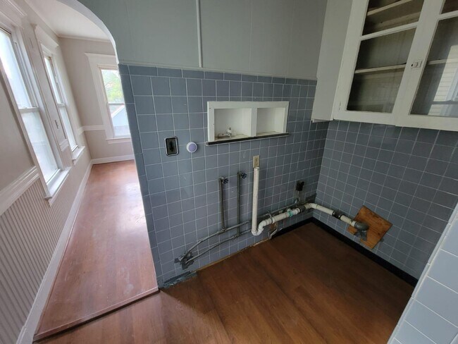 Building Photo - 504 Winthrop Ave