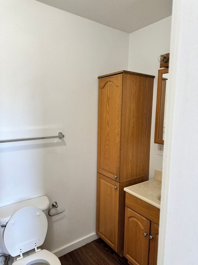 Building Photo - 2114 E 11th St