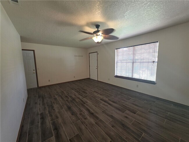 Building Photo - 2723 Kasey Ave