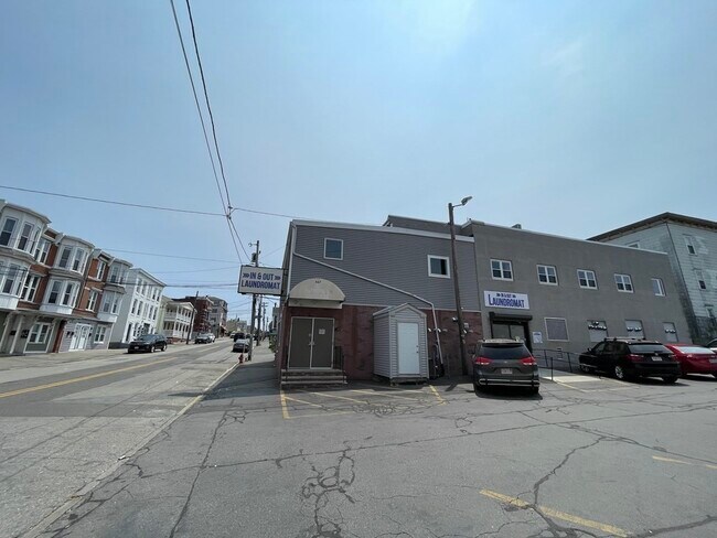 Building Photo - 449 Central St