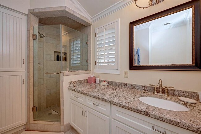 Building Photo - 6329 Del Monte Dr