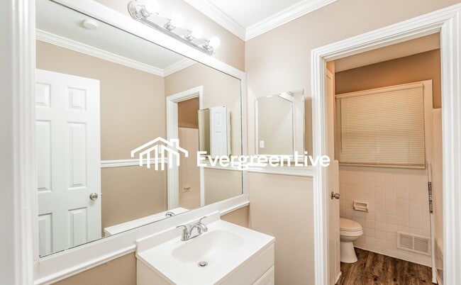 Building Photo - 417 Westwood Ave