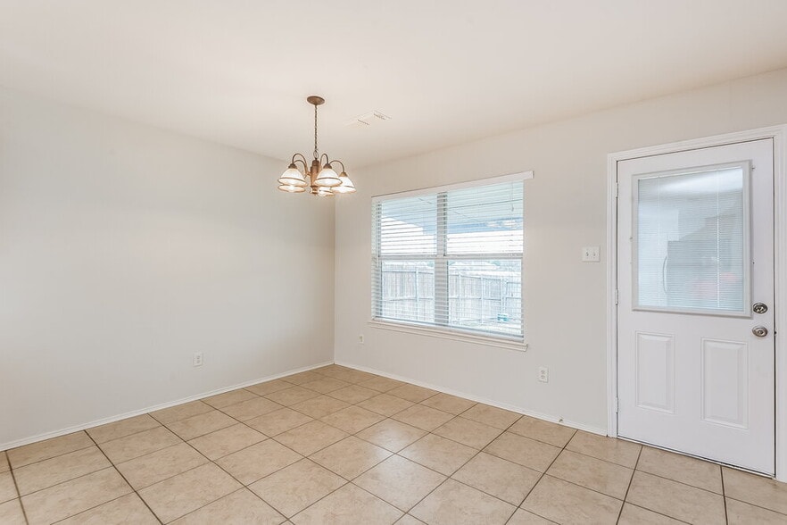 Building Photo - 1101 Marcia Ln