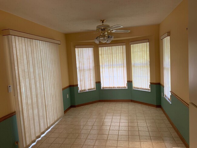 Building Photo - Beautiful Spring Hill pool home