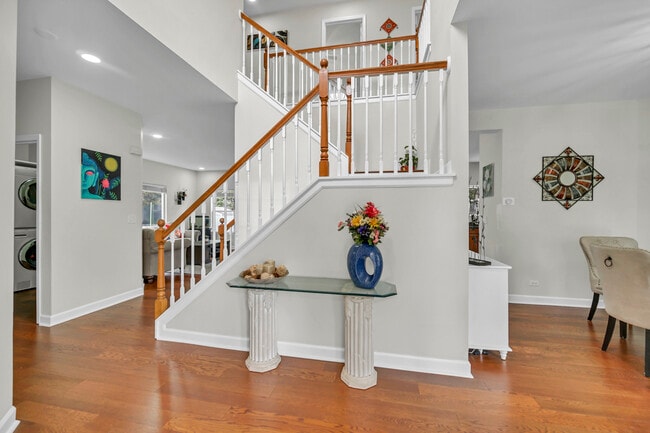 Building Photo - 898 Lakestone Ln