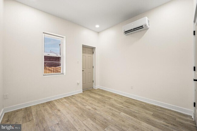 Building Photo - 441 S 61st St