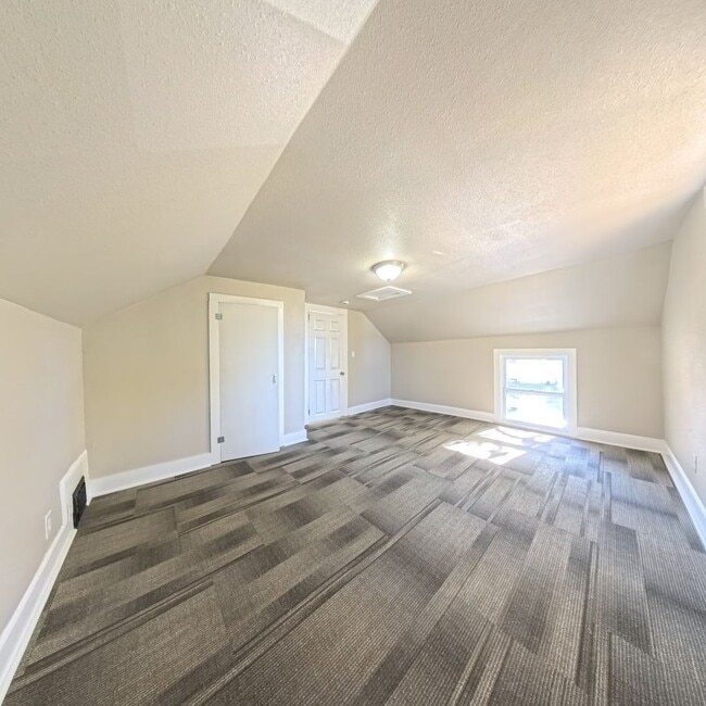 Building Photo - Newly remodeled 3 bedroom 1 bathroom home-Located in Jefferson