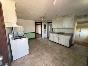 Building Photo - 182 E Main St