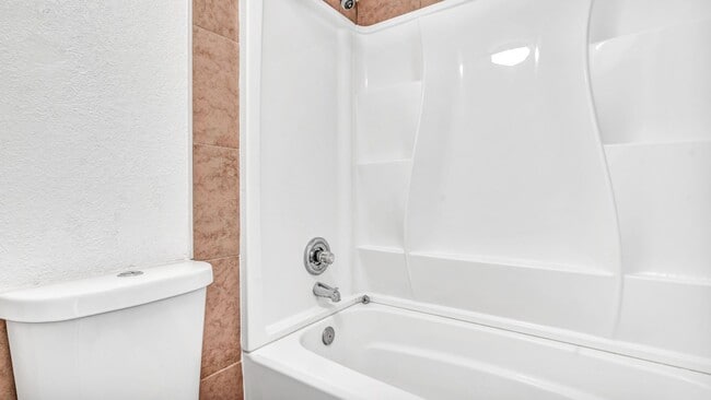 Building Photo - Spacious 1-bedroom, 1.5-bath, two-story Ki...