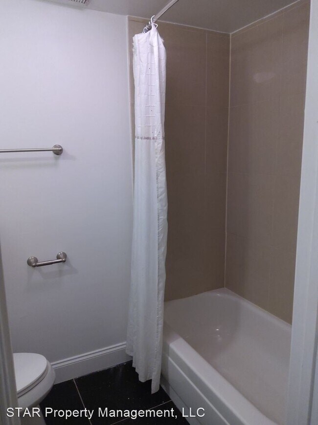 Building Photo - 2 br, 2 bath House - 1011 W. Cross St. - 1