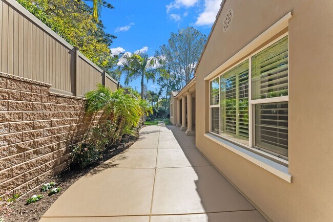 Building Photo - Single-Level 4BD Coastal Home in Prime Encinitas Location