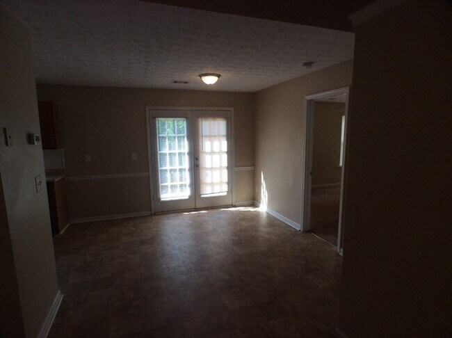 Building Photo - Very Nice 3 Bedroom Home located in Jackson!