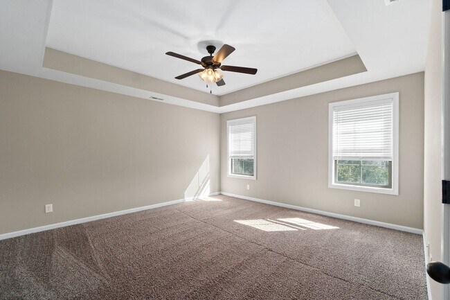 Building Photo - Pet Friendly Four Bedroom!