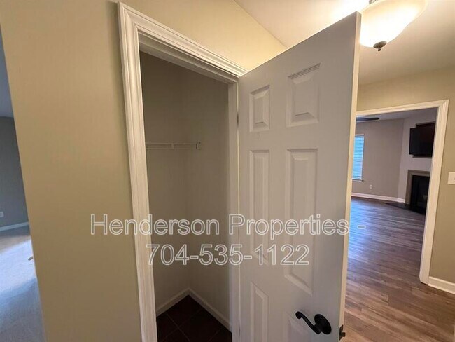 Building Photo - 2121 Ballingarry Dr