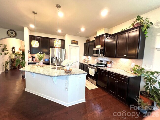 Building Photo - 1031 Winnett Dr