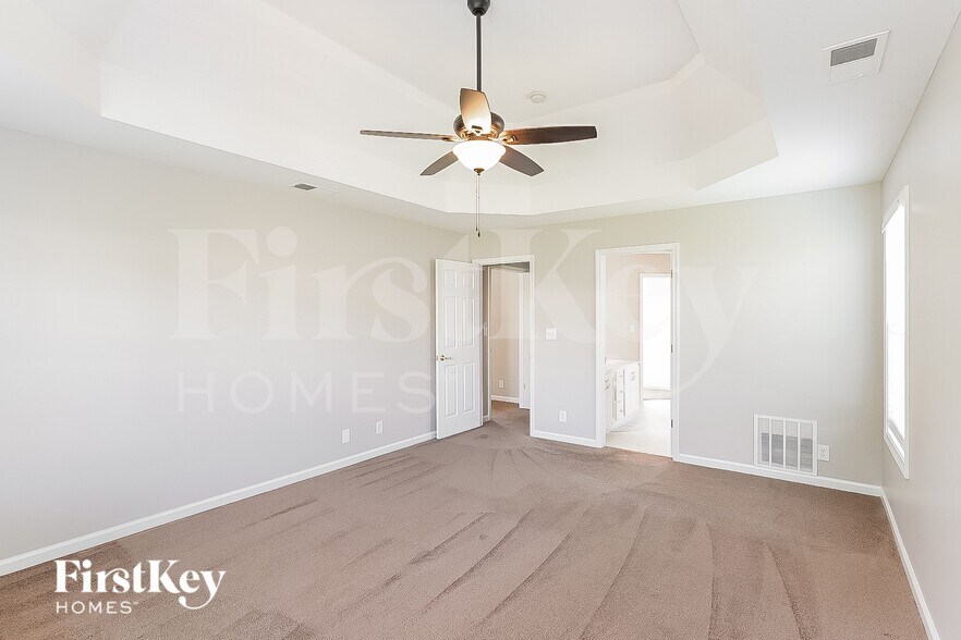 Building Photo - 3426 N Henderson Way