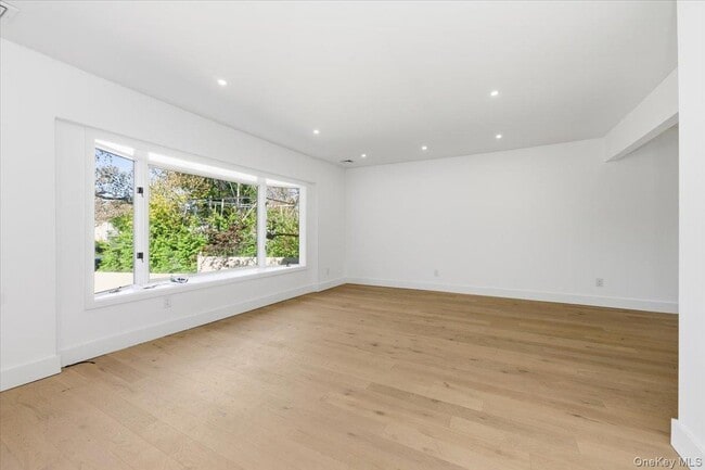 Building Photo - 559 Linda Ln