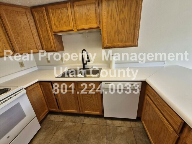 Building Photo - 747 Hanover Dr