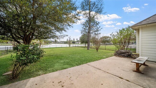 Building Photo - 9219 E Lakeside Dr