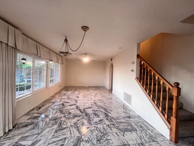 Building Photo - $500 OFF FIRST MONTH'S RENT!!!  BEAUTIFUL TWO LEVEL 3BD/3BA HOME AVAILABLE IN NEWARK, CA !!!!!!