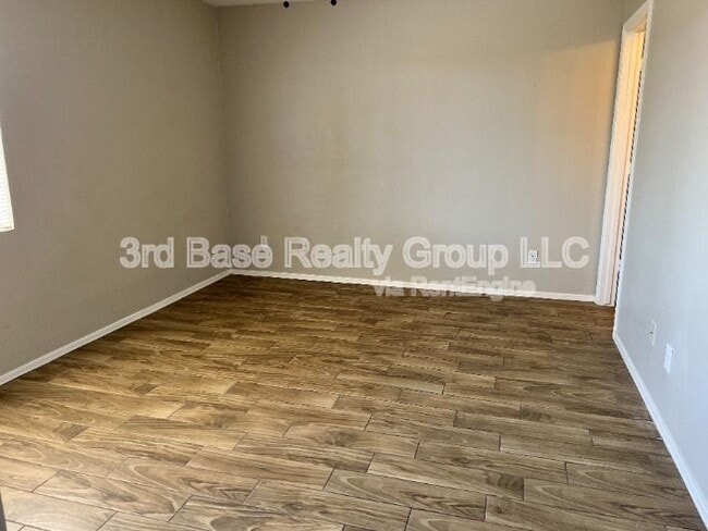 Building Photo - 724 S 223rd Ln
