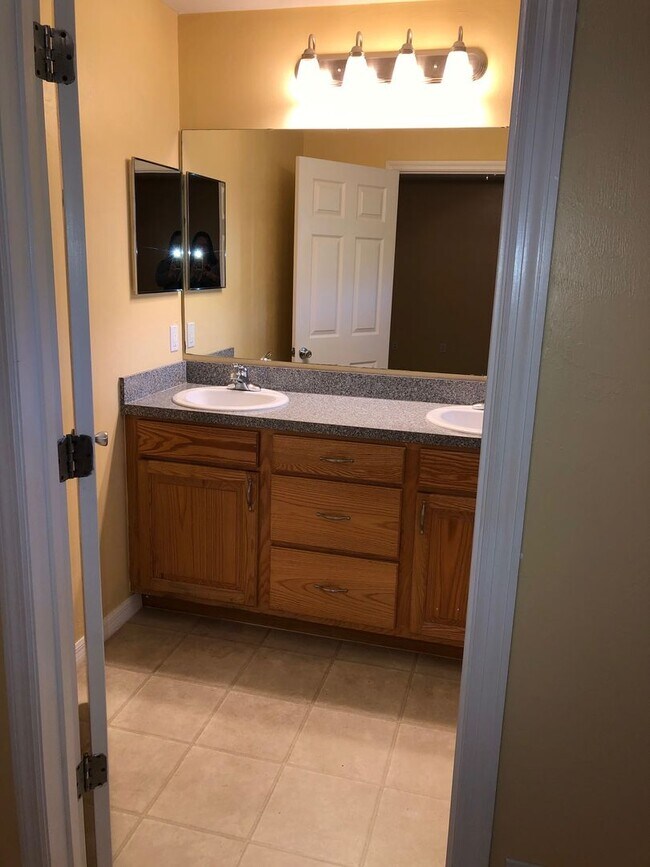 Building Photo - Sub-Lease - Great Home in New Town 1894 lo...