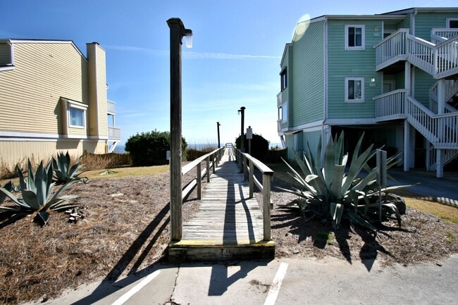 Building Photo - PERFECT OFF-SEASON OCEANFRONT ONE BEDROOM RETREAT