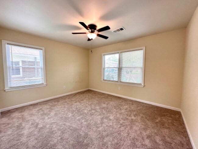 Building Photo - 639 Windermere Blvd
