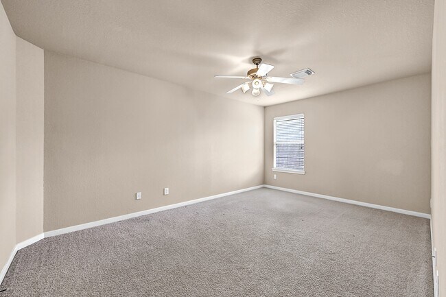 Building Photo - 130 S Vershire Cir