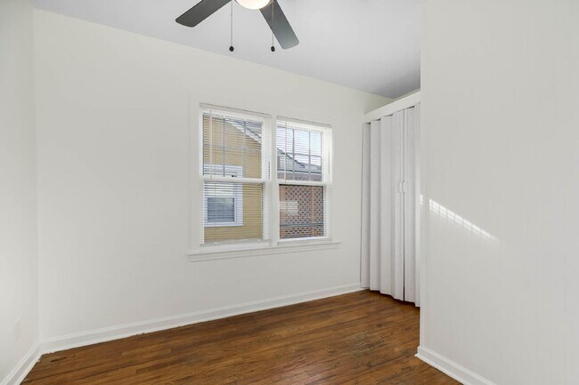Building Photo - Charming 4-Bedroom Home in Kansas City, MO...