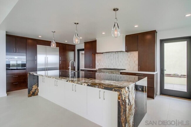 Building Photo - 14066 Crest Way