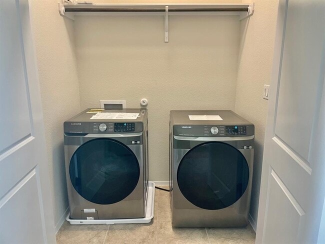 Building Photo - 111 Living Reef Dr