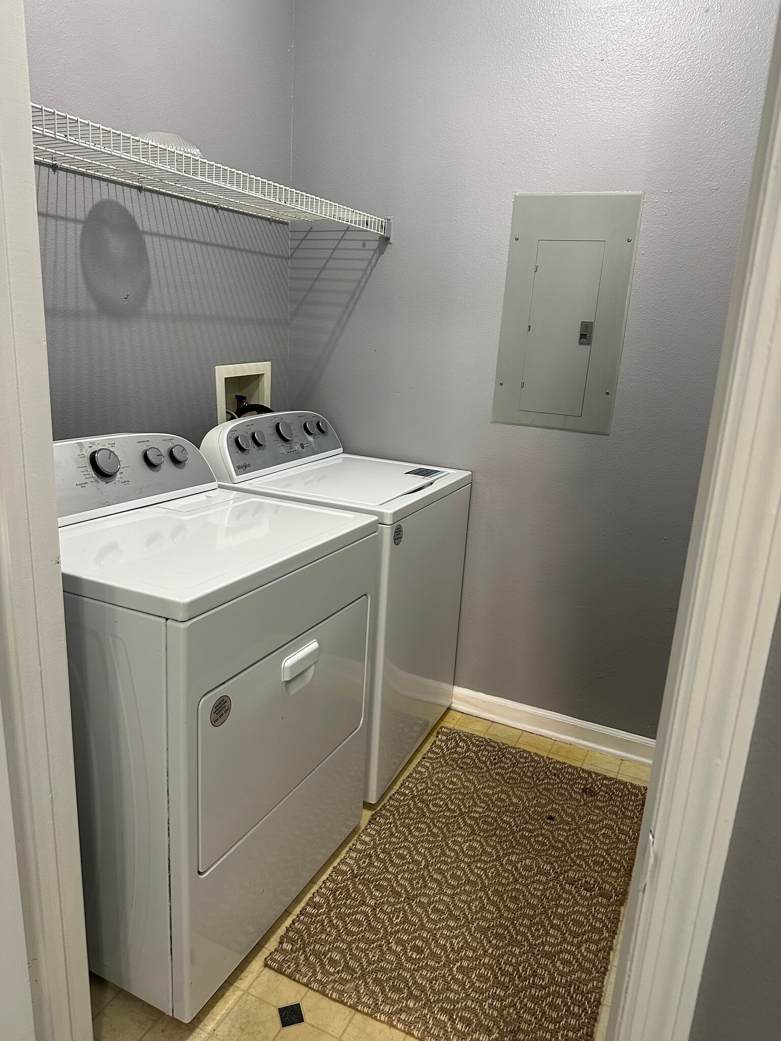 Building Photo - 8819 Villa View Cir