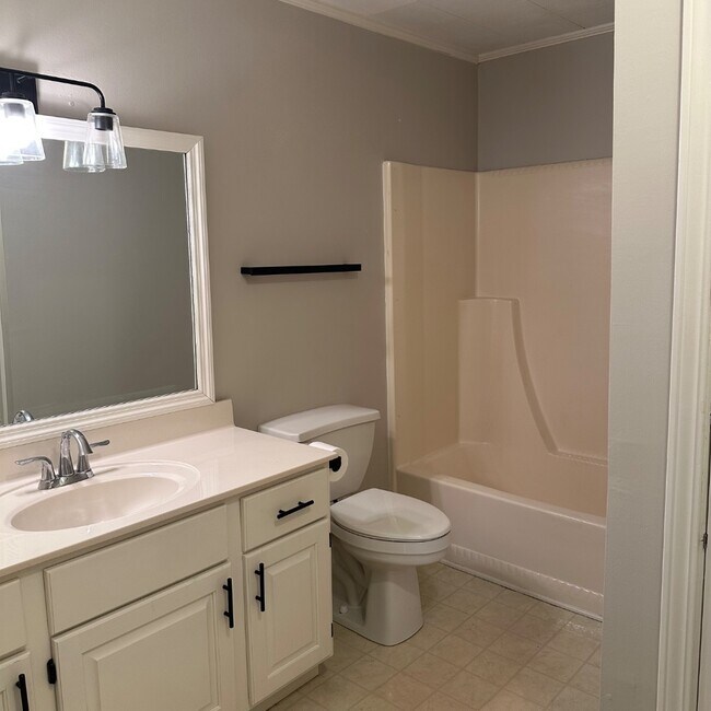 Building Photo - 271 3rd Ave SW