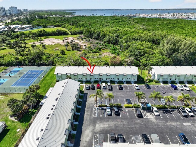 Building Photo - 9425 S Ocean Dr