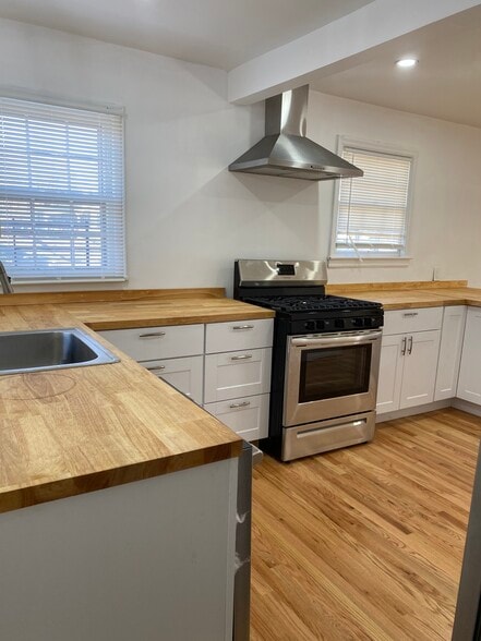 Building Photo - 2536 W Paseo Blvd