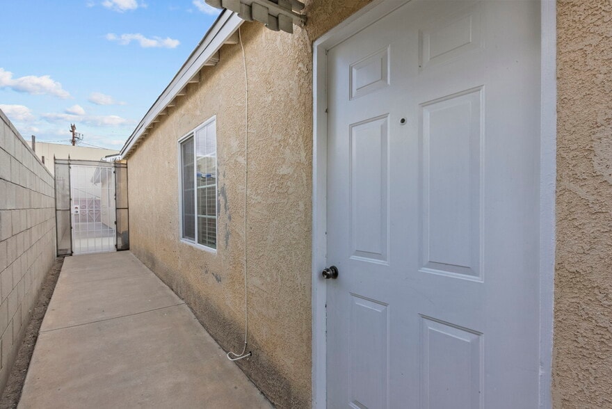 Building Photo - 18621 Bryant St