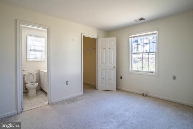 Building Photo - 105 Westwick Ct