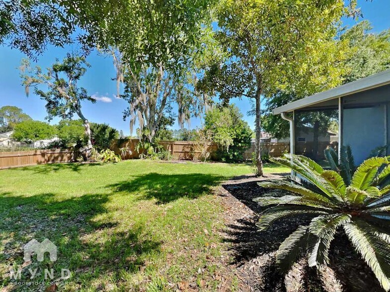 Building Photo - 2125 Karen Dr