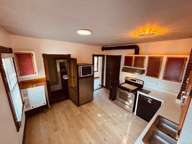 Building Photo - 39 Pearl St