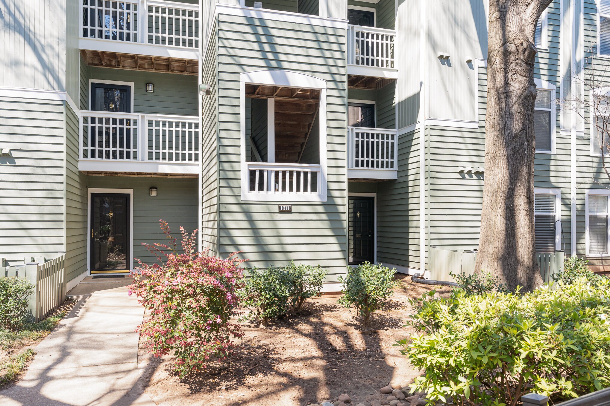 Building Photo - 1011 Nicholwood Dr