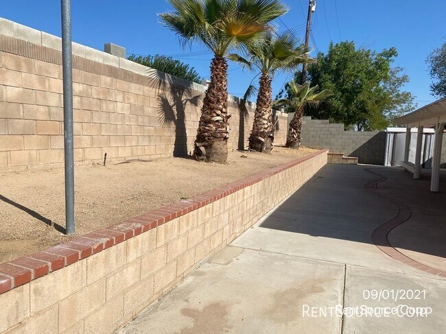 Building Photo - 4 Bedroom ~ 2 Bath Home for Rent in Palmdale