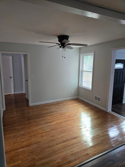 Building Photo - 365 W Pine St