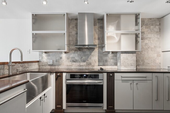 Building Photo - 1221 N Dearborn St