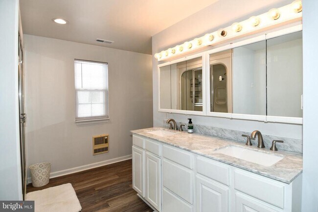 Building Photo - 10049 Meleen Dr