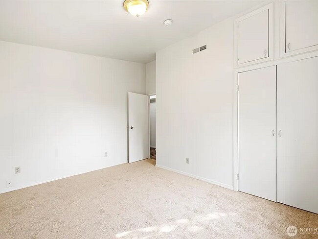 Building Photo - Ruth Duplex Unit A